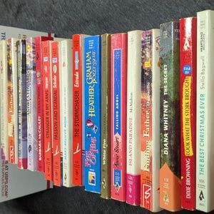 Romance Lot 17 softcover books * Love reading?